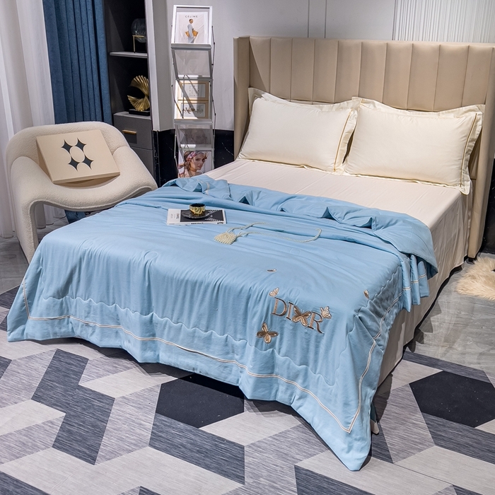 91家纺网 家纺一手货源 找家纺 优姿 2024新款仿棉麻抗菌绣花夏被 蝶纷飞-蓝