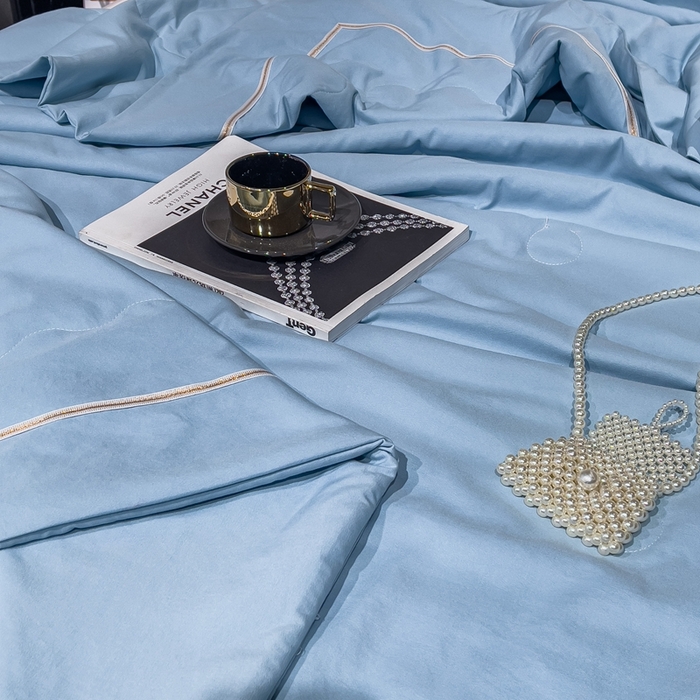 91家纺网 家纺一手货源 找家纺 优姿 2024新款仿棉麻抗菌绣花夏被 蝶纷飞-蓝