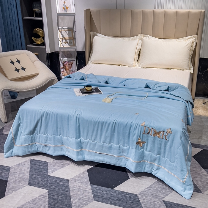 91家纺网 家纺一手货源 找家纺 优姿 2024新款仿棉麻抗菌绣花夏被 蝶纷飞-蓝