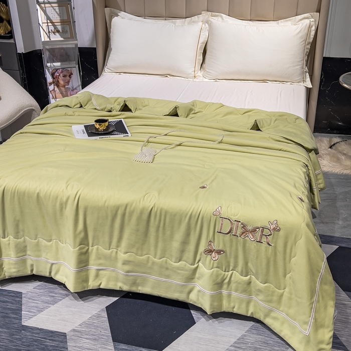 91家纺网 家纺一手货源 找家纺 优姿 2024新款仿棉麻抗菌绣花夏被 蝶纷飞-绿