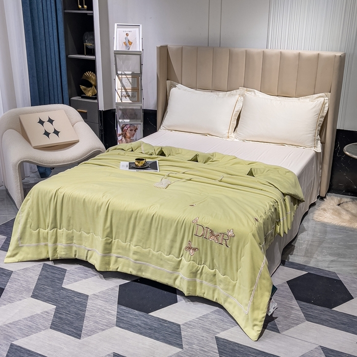 91家纺网 家纺一手货源 找家纺 优姿 2024新款仿棉麻抗菌绣花夏被 蝶纷飞-绿