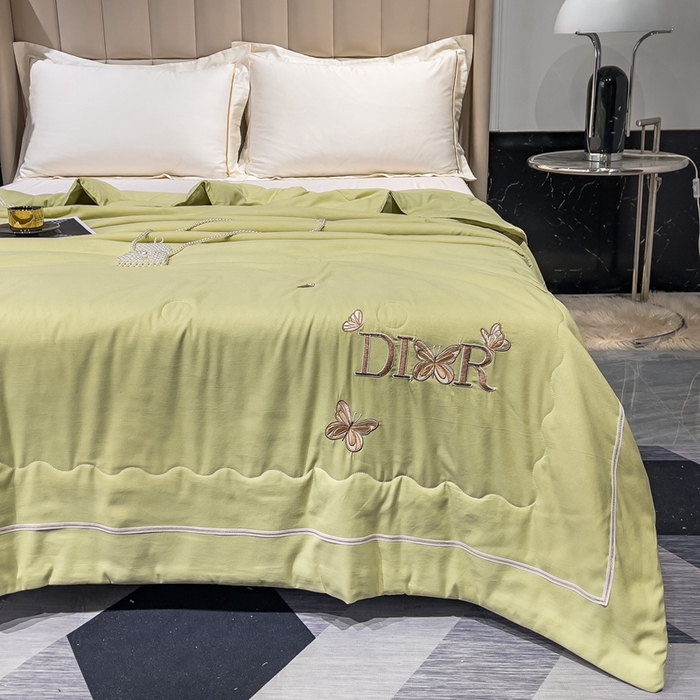 91家纺网 家纺一手货源 找家纺 优姿 2024新款仿棉麻抗菌绣花夏被 蝶纷飞-绿