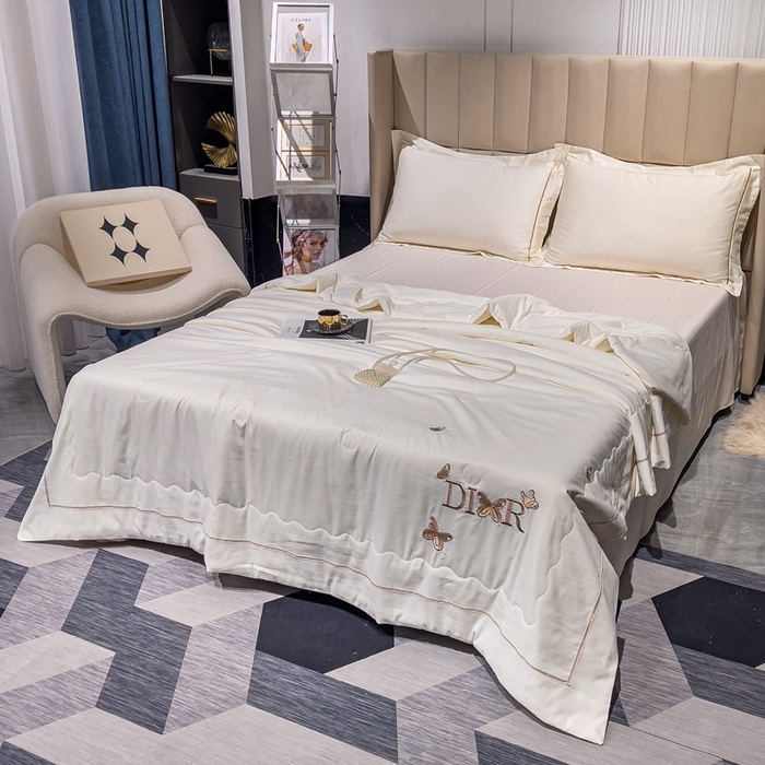 91家纺网 家纺一手货源 找家纺 优姿 2024新款仿棉麻抗菌绣花夏被 蝶纷飞-米