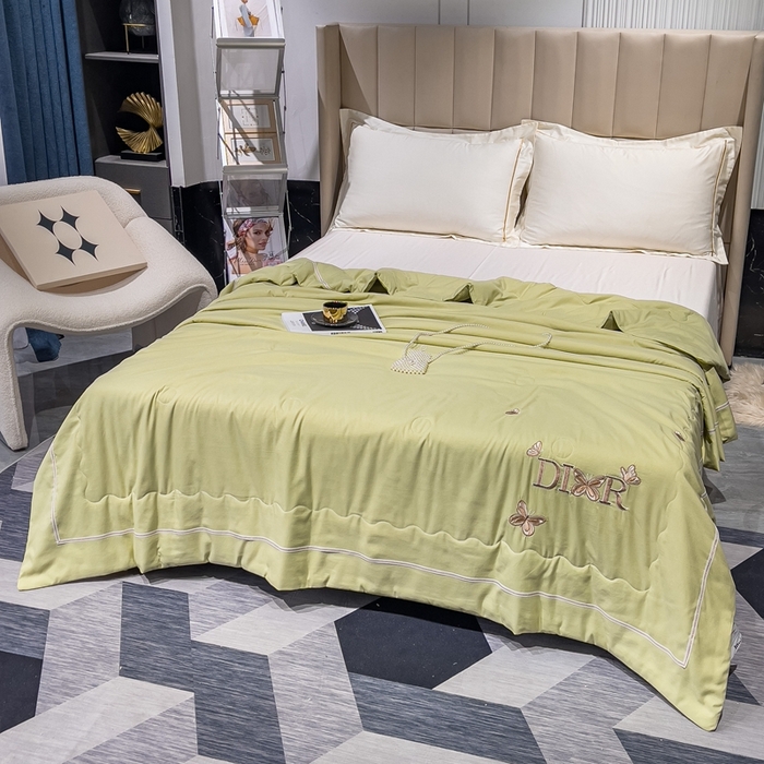 91家纺网 家纺一手货源 找家纺 优姿 2024新款仿棉麻抗菌绣花夏被 蝶纷飞-绿