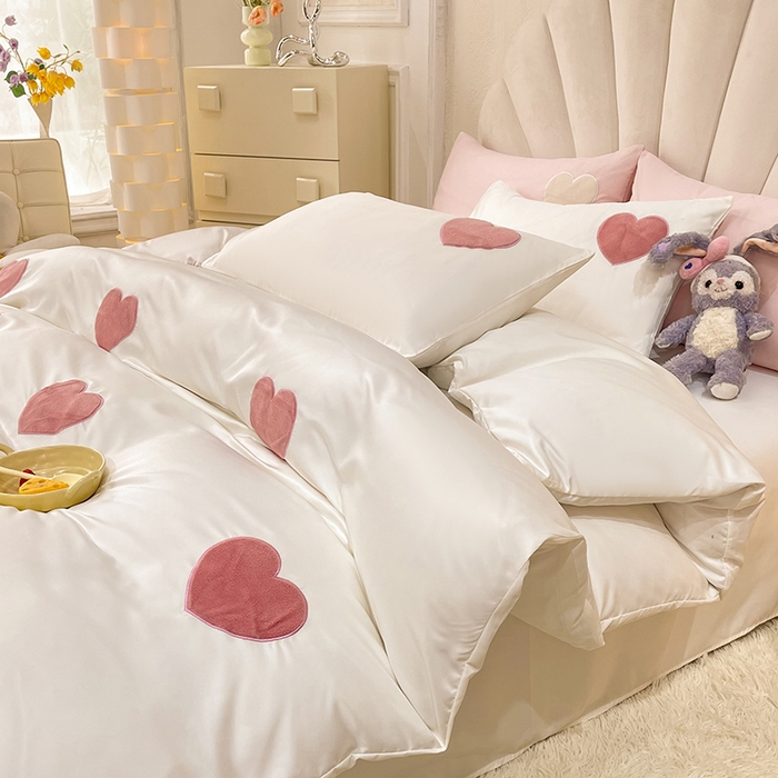 91家纺网 家纺一手货源 找家纺 艾米家居 2025新款水洗真丝刺绣四件套-爱心系列 爱心白