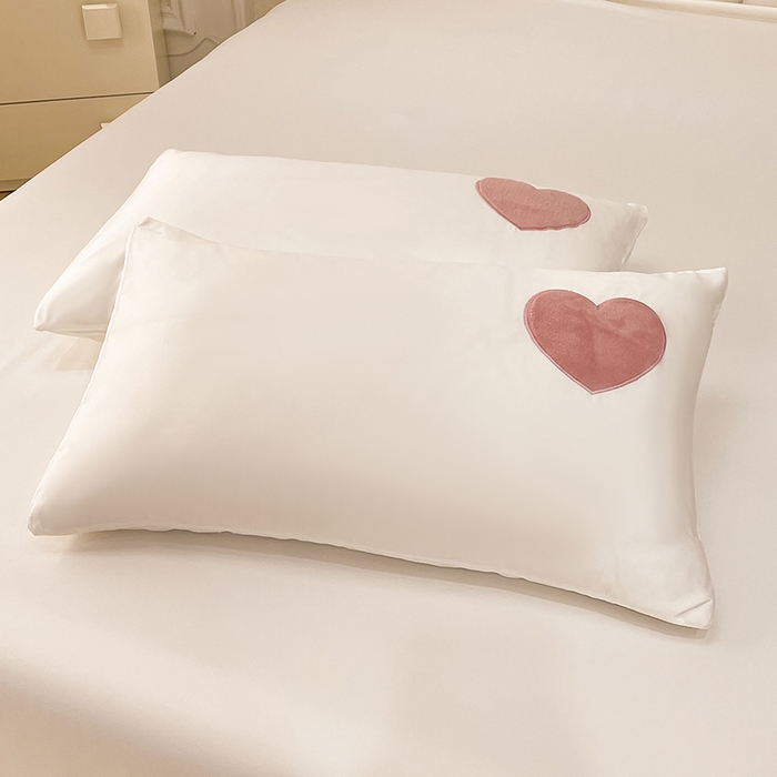 91家纺网 家纺一手货源 找家纺 艾米家居 2025新款水洗真丝刺绣四件套-爱心系列 爱心白