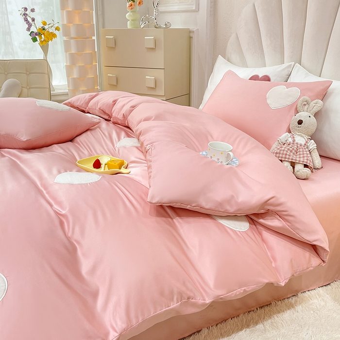 91家纺网 家纺一手货源 找家纺 艾米家居 2025新款水洗真丝刺绣四件套-爱心系列 爱心豆沙