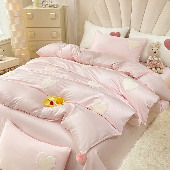 91家纺网 家纺一手货源 找家纺 艾米家居 2025新款水洗真丝刺绣四件套-爱心系列 爱心粉