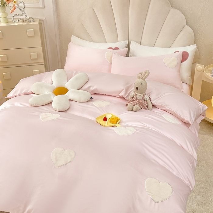 91家纺网 家纺一手货源 找家纺 艾米家居 2025新款水洗真丝刺绣四件套-爱心系列 爱心粉