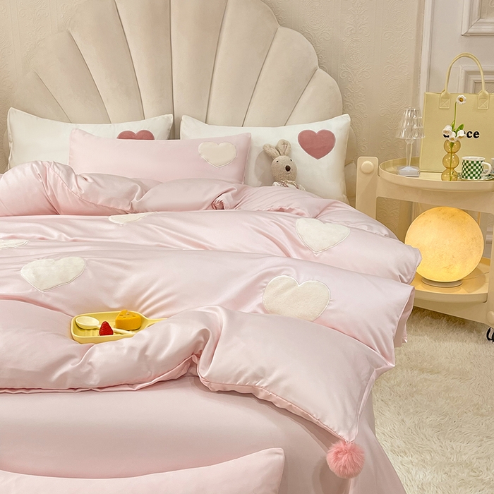 91家纺网 家纺一手货源 找家纺 艾米家居 2025新款水洗真丝刺绣四件套-爱心系列 爱心粉