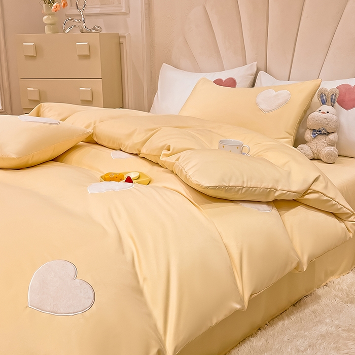 91家纺网 家纺一手货源 找家纺 艾米家居 2025新款水洗真丝刺绣四件套-爱心系列 爱心黄