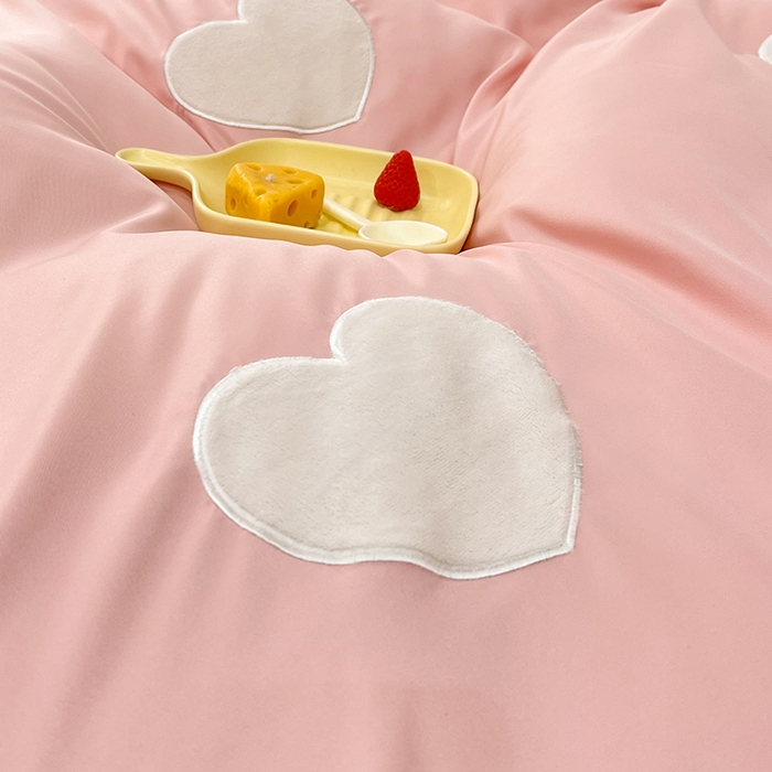 91家纺网 家纺一手货源 找家纺 艾米家居 2025新款水洗真丝刺绣四件套-爱心系列 爱心豆沙