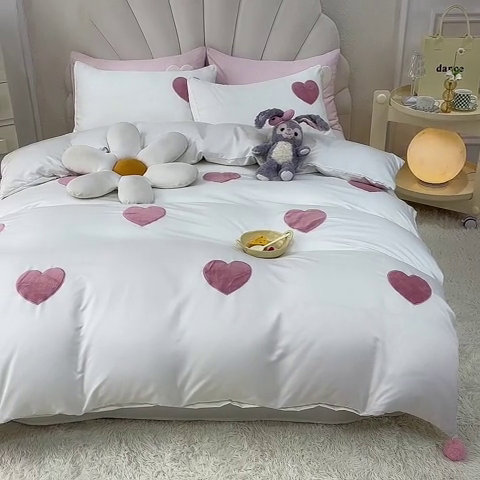 91家纺网 家纺一手货源 找家纺 艾米家居 2025新款水洗真丝刺绣四件套-爱心系列 爱心白