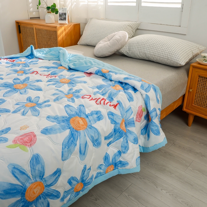 91家纺网 家纺一手货源 找家纺 被多多 2025新款亲肤透气水洗棉夏被 浅浅花漾