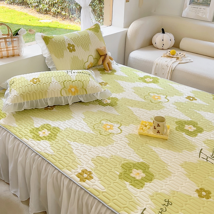 91家纺网 家纺一手货源 找家纺 柒月家居2023新款乳胶床裙款凉席和夏被 床裙款-花季