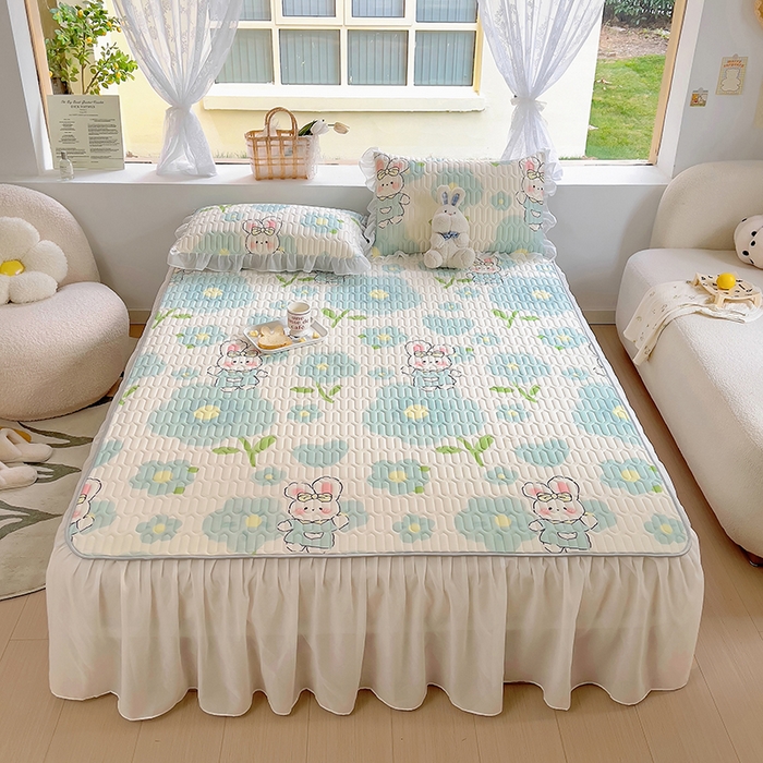 91家纺网 家纺一手货源 找家纺 柒月家居2023新款乳胶床裙款凉席和夏被 床裙款-夏日花花兔