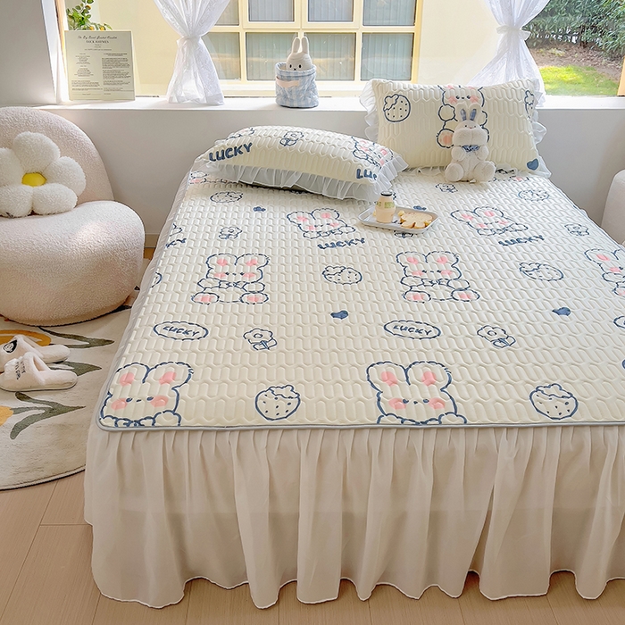 91家纺网 家纺一手货源 找家纺 柒月家居2023新款乳胶床裙款凉席和夏被 床裙款-萌兔兔