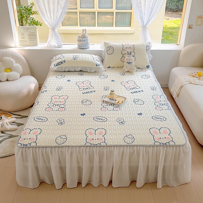 91家纺网 家纺一手货源 找家纺 柒月家居2023新款乳胶床裙款凉席和夏被 床裙款-萌兔兔