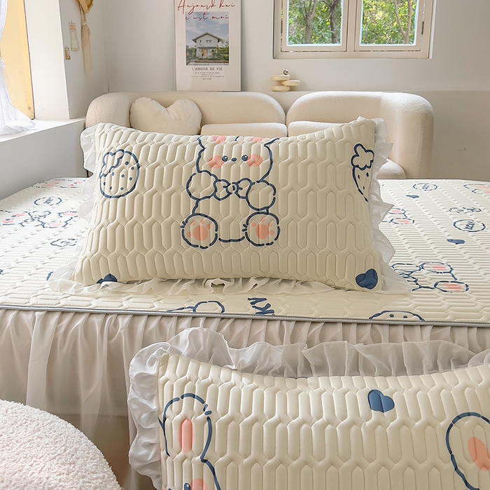 91家纺网 家纺一手货源 找家纺 柒月家居2023新款乳胶床裙款凉席和夏被 床裙款-萌兔兔