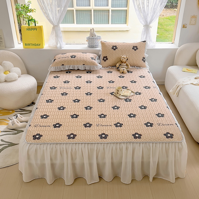 91家纺网 家纺一手货源 找家纺 柒月家居2023新款乳胶床裙款凉席和夏被 床裙款-香系黑花