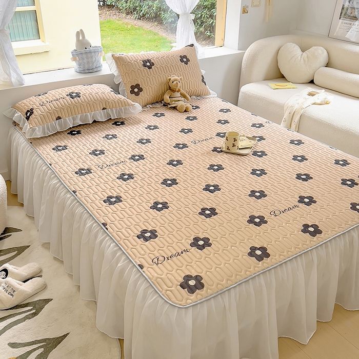 91家纺网 家纺一手货源 找家纺 柒月家居2023新款乳胶床裙款凉席和夏被 床裙款-香系黑花