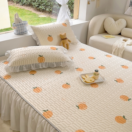 91家纺网 家纺一手货源 找家纺 柒月家居2023新款乳胶床裙款凉席和夏被 床裙款-小橘子