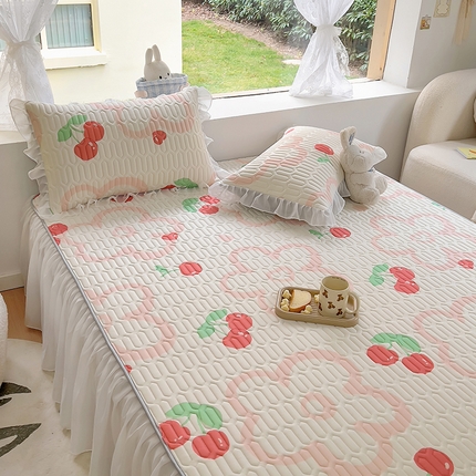 91家纺网 家纺一手货源 找家纺 （总）柒月家居2023新款乳胶床裙款凉席和夏被