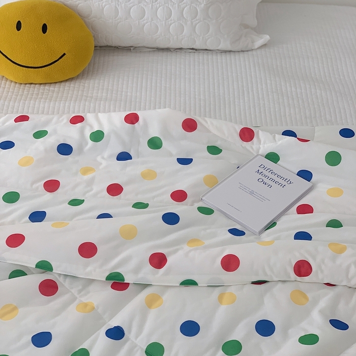 91家纺网 家纺一手货源 找家纺 美乐迪 2023新款针织棉夏被 彩色波点