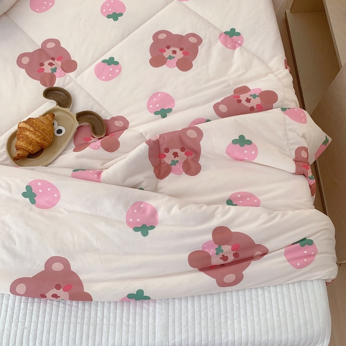 91家纺网 家纺一手货源 找家纺 美乐迪 2023新款针织棉夏被 草莓小熊