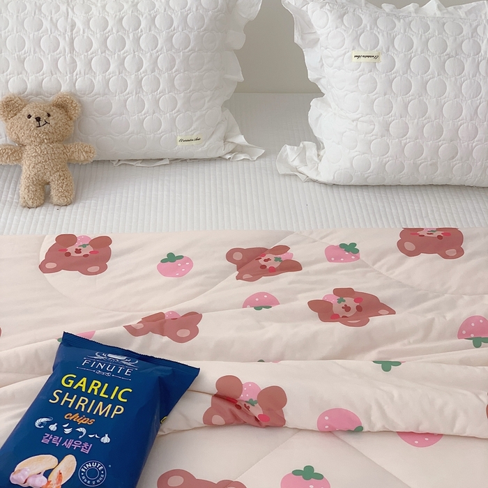 91家纺网 家纺一手货源 找家纺 美乐迪 2023新款针织棉夏被 草莓小熊