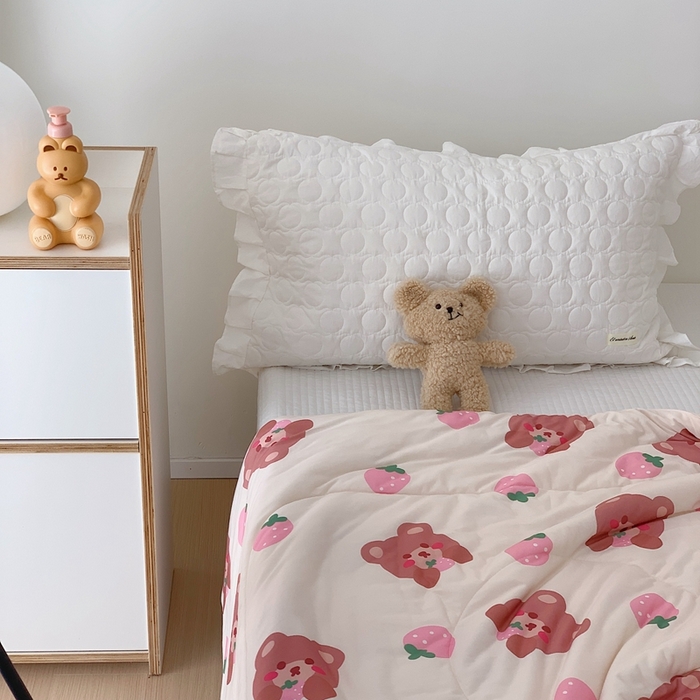 91家纺网 家纺一手货源 找家纺 美乐迪 2023新款针织棉夏被 草莓小熊