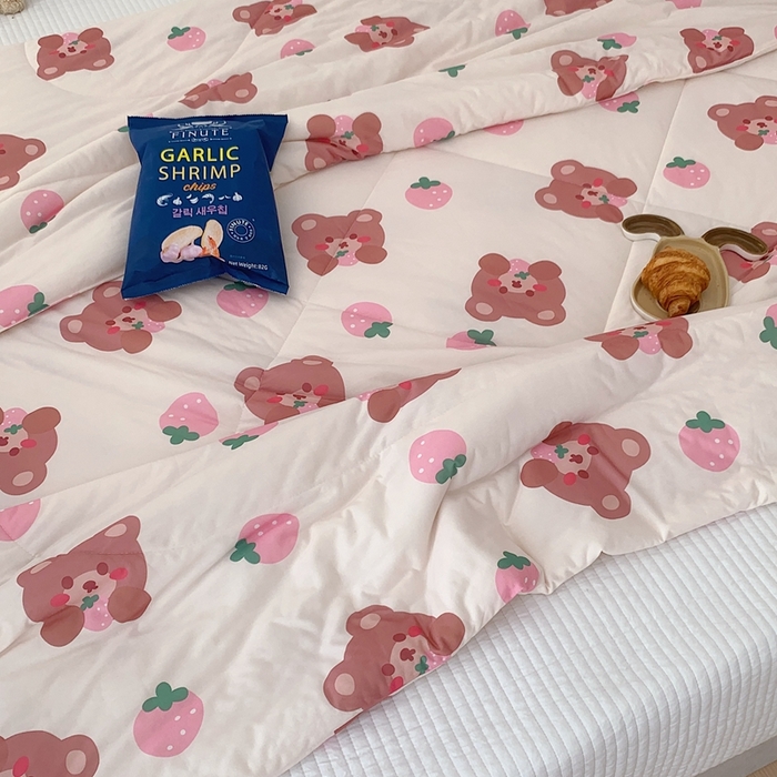 91家纺网 家纺一手货源 找家纺 美乐迪 2023新款针织棉夏被 草莓小熊