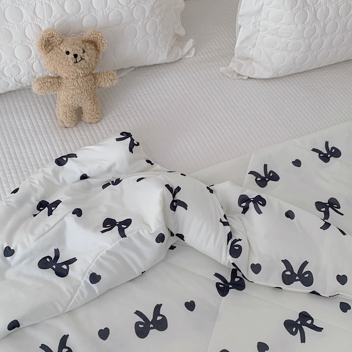 91家纺网 家纺一手货源 找家纺 美乐迪 2023新款针织棉夏被 黑白蝴蝶结