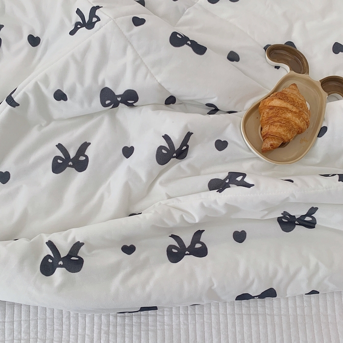 91家纺网 家纺一手货源 找家纺 美乐迪 2023新款针织棉夏被 黑白蝴蝶结