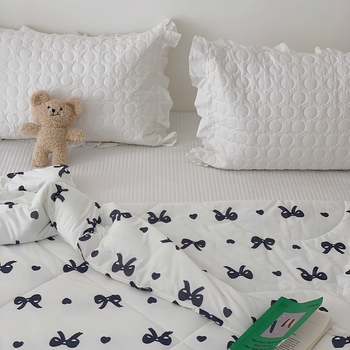 91家纺网 家纺一手货源 找家纺 美乐迪 2023新款针织棉夏被 黑白蝴蝶结