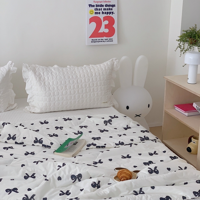 91家纺网 家纺一手货源 找家纺 美乐迪 2023新款针织棉夏被 黑白蝴蝶结