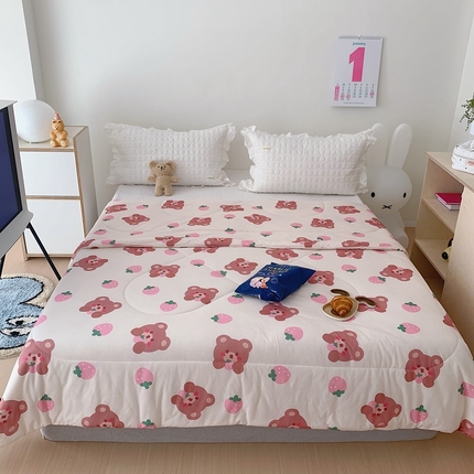 91家纺网 家纺一手货源 找家纺 美乐迪 2023新款针织棉夏被 草莓小熊