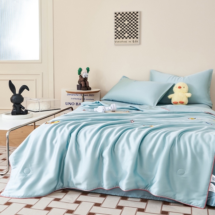 91家纺网 家纺一手货源 找家纺 庭彤2023新款60S莱赛尔卡通刺绣贴布绣儿童夏被 小飞机