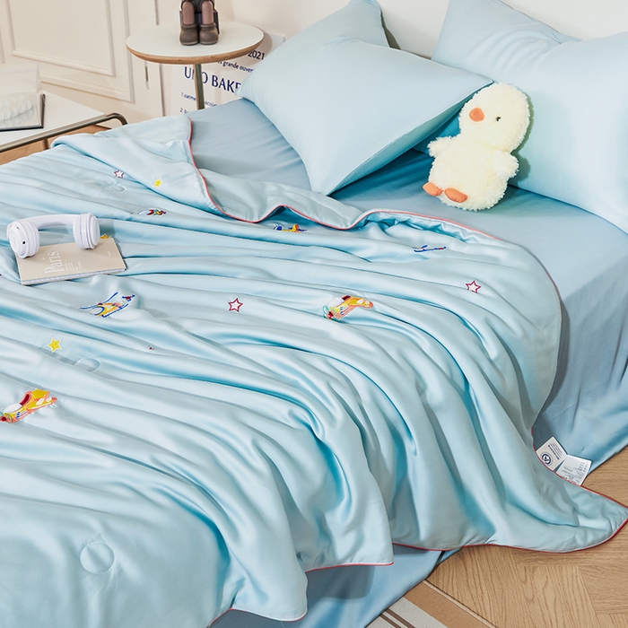 91家纺网 家纺一手货源 找家纺 庭彤2023新款60S莱赛尔卡通刺绣贴布绣儿童夏被 小飞机
