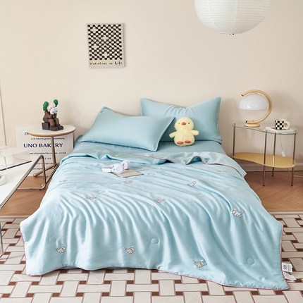91家纺网 家纺一手货源 找家纺 庭彤2023新款60S莱赛尔卡通刺绣贴布绣儿童夏被 小鲸鱼