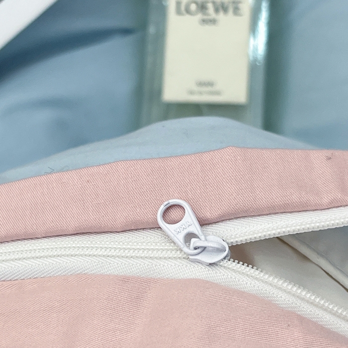 91家纺网 家纺一手货源 找家纺 安莱生活 2023新款60s长绒棉贡缎双拼小宽边四件套 淡蓝双拼嫩粉