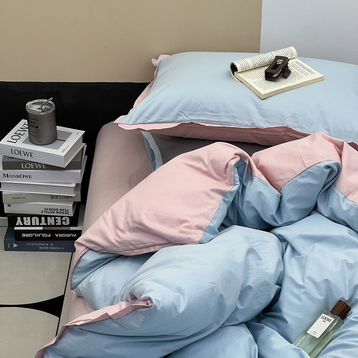 91家纺网 家纺一手货源 找家纺 安莱生活 2023新款60s长绒棉贡缎双拼小宽边四件套 淡蓝双拼嫩粉