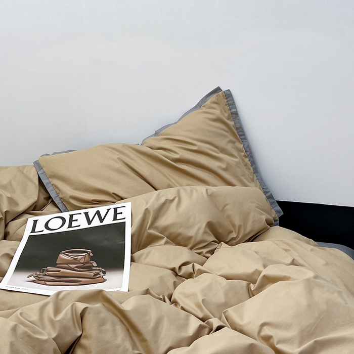 91家纺网 家纺一手货源 找家纺 安莱生活 2023新款60s长绒棉贡缎双拼小宽边四件套 卡其双拼浅灰