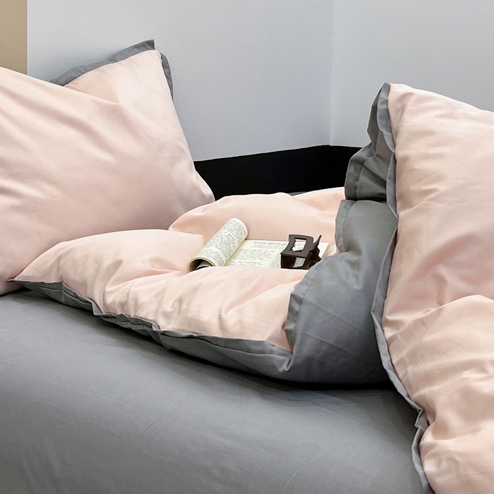 91家纺网 家纺一手货源 找家纺 安莱生活 2023新款60s长绒棉贡缎双拼小宽边四件套 嫩粉双拼浅灰