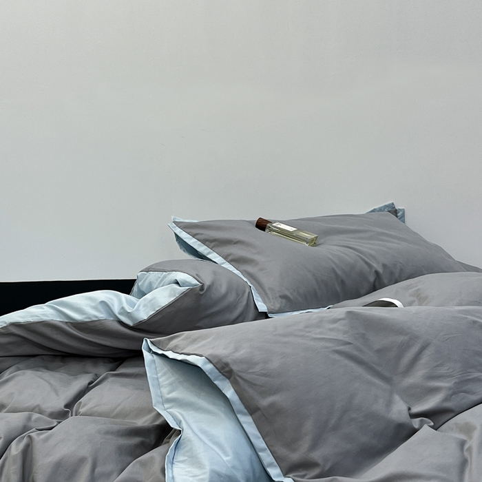 91家纺网 家纺一手货源 找家纺 安莱生活 2023新款60s长绒棉贡缎双拼小宽边四件套 浅灰双拼淡蓝
