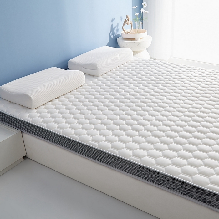 91家纺网 家纺一手货源 找家纺 鹿辉2023新款烫画牛奶丝立体床垫 如意兔白足球