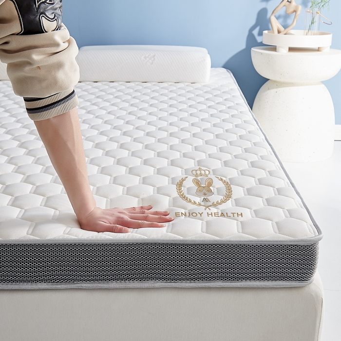 91家纺网 家纺一手货源 找家纺 鹿辉2023新款烫画牛奶丝立体床垫 如意兔白足球