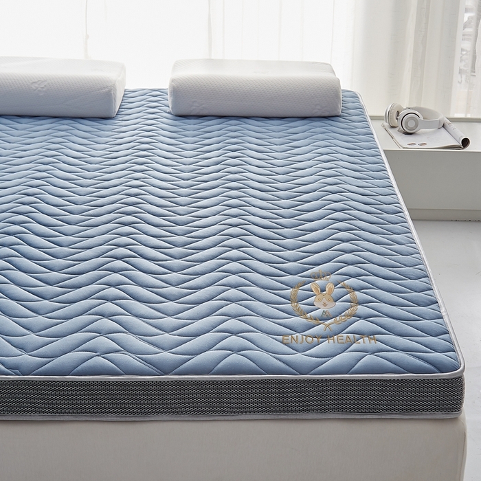 91家纺网 家纺一手货源 找家纺 鹿辉2023新款烫画牛奶丝立体床垫 如意兔蓝波浪