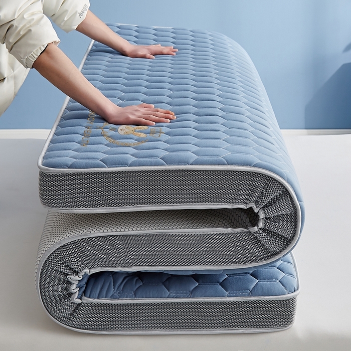 91家纺网 家纺一手货源 找家纺 鹿辉2023新款烫画牛奶丝立体床垫 如意兔蓝足球