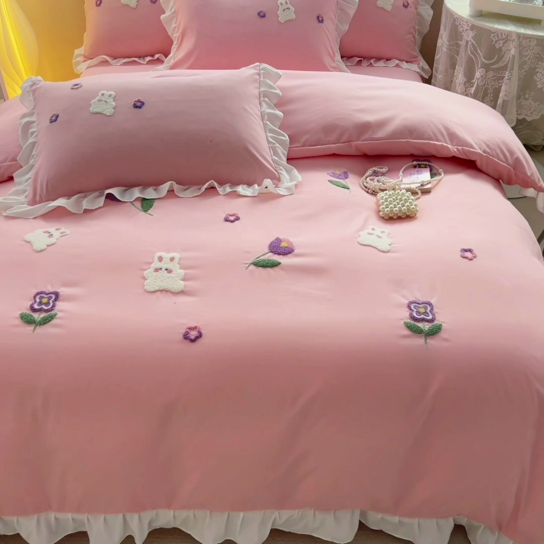 91家纺网 家纺一手货源 找家纺 芯贝儿小清新卡通贴布绣水洗m毛巾绣花四件套 贝玲娜--胭脂粉